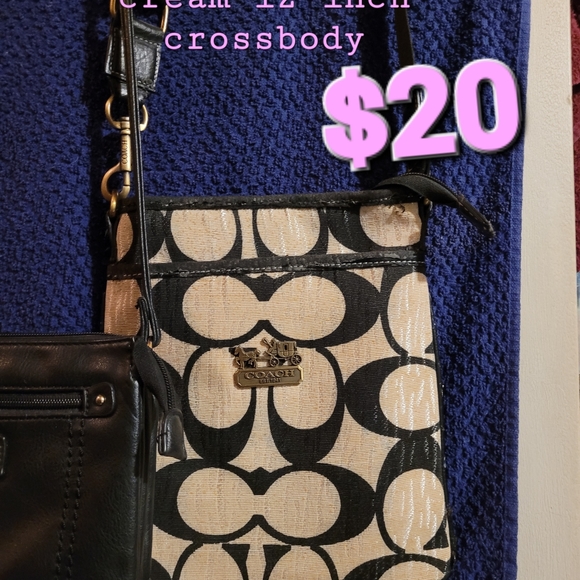 Multiple purses most are $15-25 - Picture 7 of 16